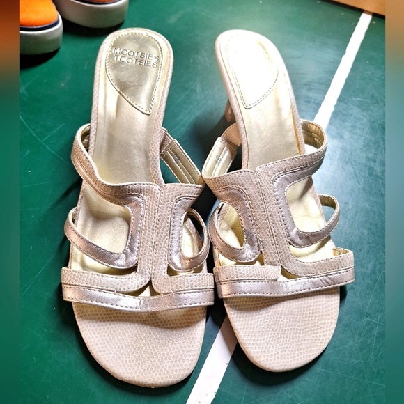 Mootsies Tootsies cream heel sandles size 8.5 - Picture 1 of 6